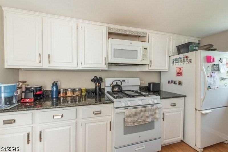 39 Midland Ave #2 - Photo 6 of 22