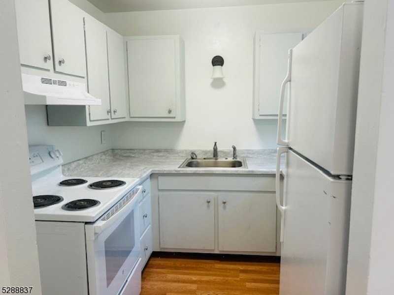 7 Hillside Ave #7 - Photo 2 of 3