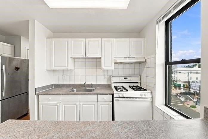 1677 Kennedy Blvd #13 - Photo 4 of 10