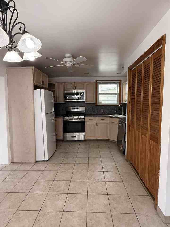 133 Centre Ave - Photo 2 of 16