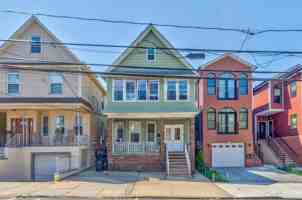 featured image of 124 W 54th St #2