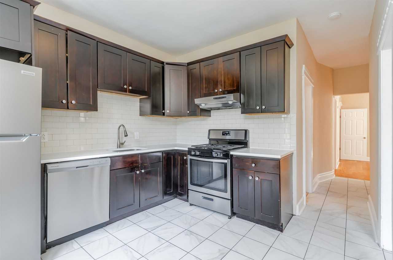 124 W 54th St #2 - Photo 3 of 17