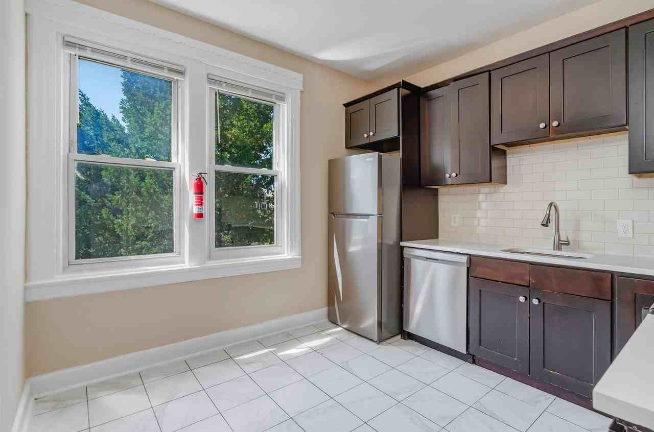 124 W 54th St #2 - Photo 4 of 17