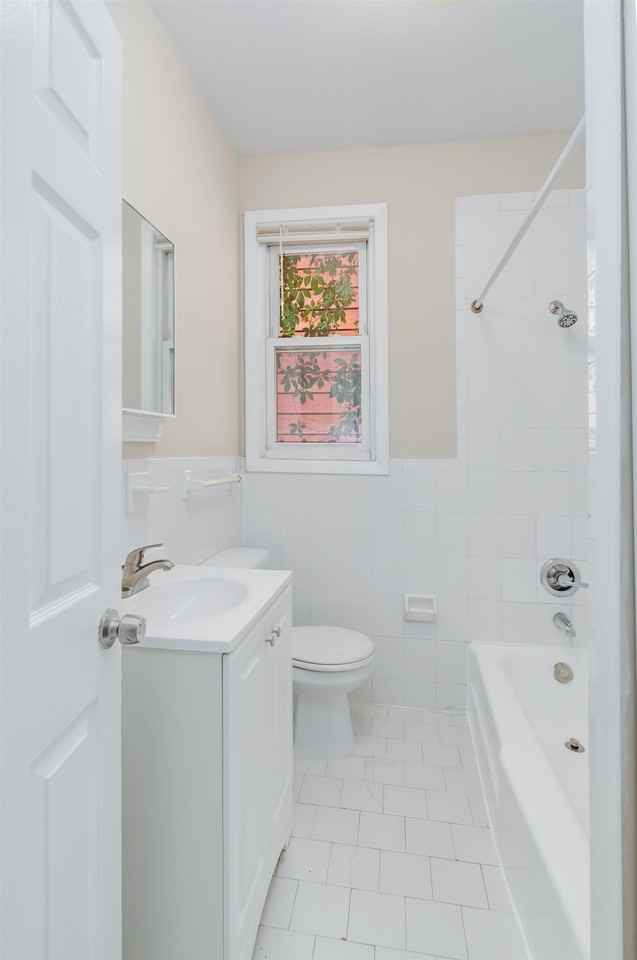 124 W 54th St #2 - Photo 5 of 17