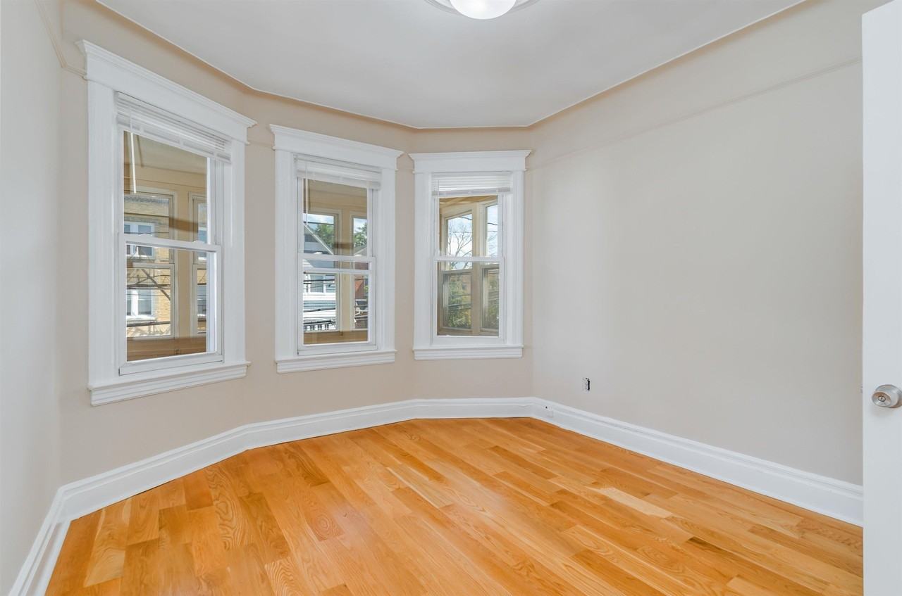 124 W 54th St #2 - Photo 7 of 17