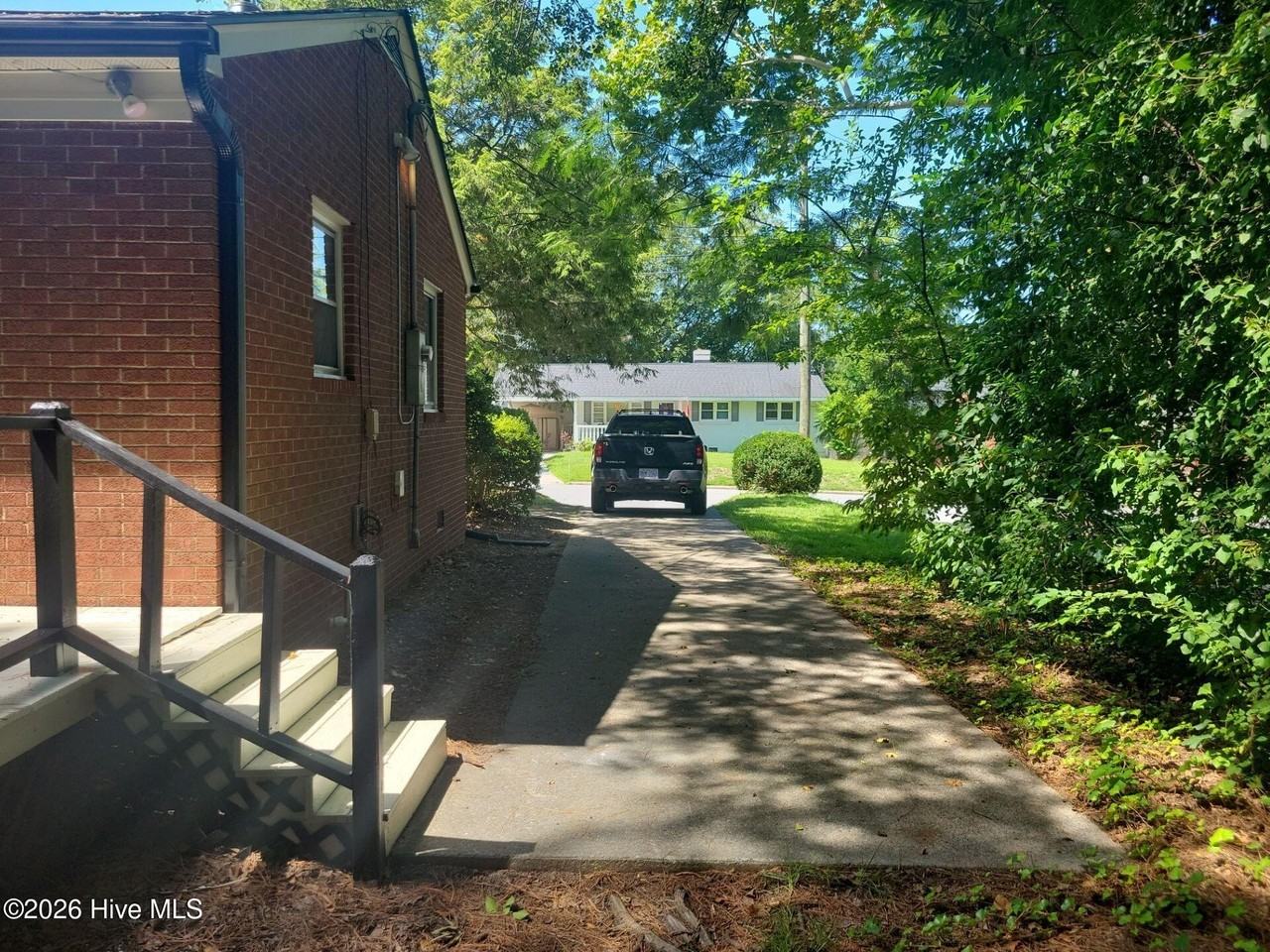 110 N Warren St - Photo 6 of 21
