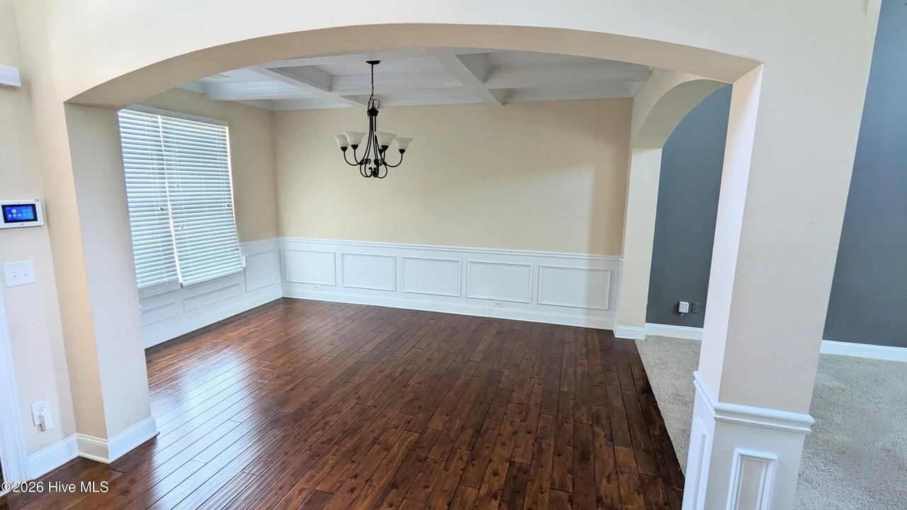 718 Erika Ln - Photo 2 of 17