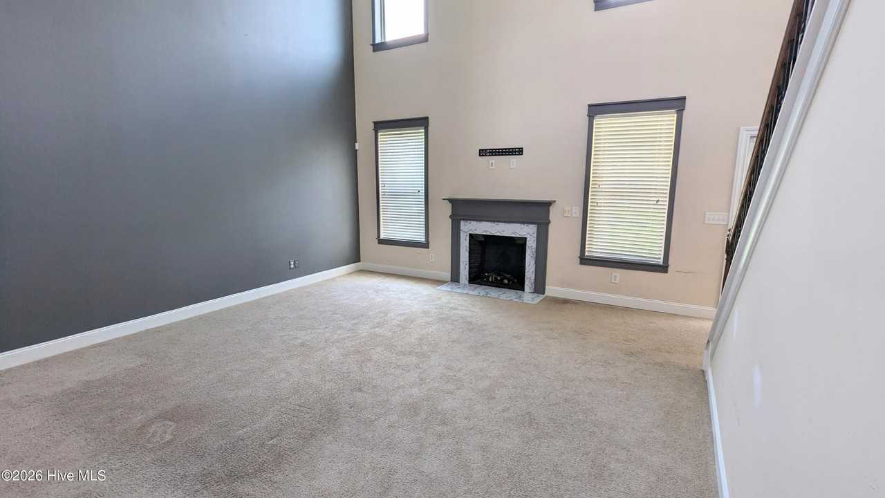 718 Erika Ln - Photo 3 of 17