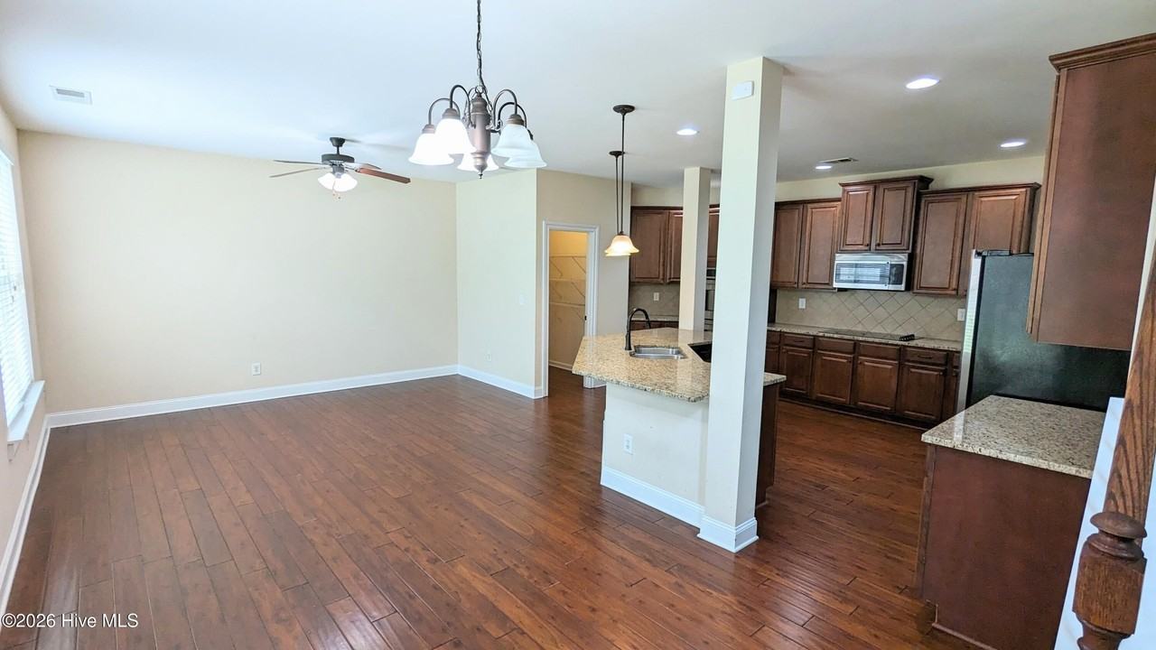 718 Erika Ln - Photo 5 of 17