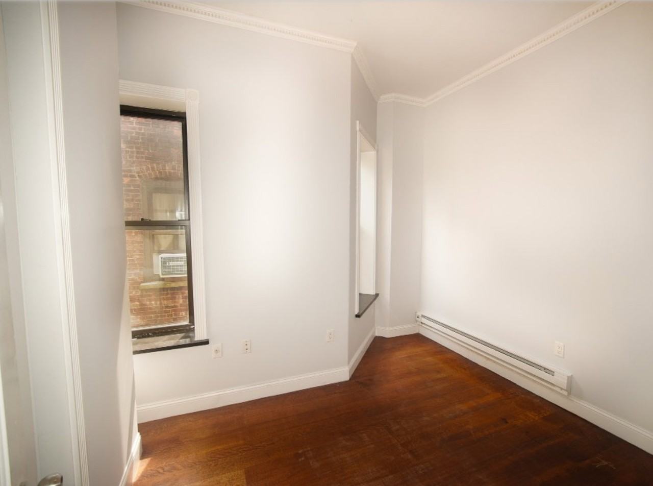 W 103rd St - Photo 4 of 8