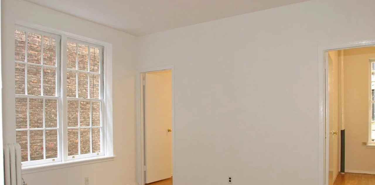 E 21st St - Photo 4 of 8