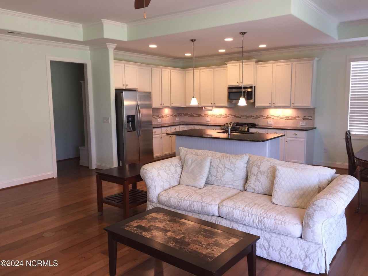 2570 Empie Dr - Photo 5 of 39