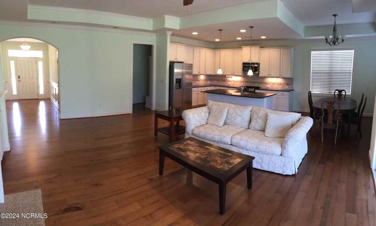 2570 Empie Dr - Photo 6 of 39