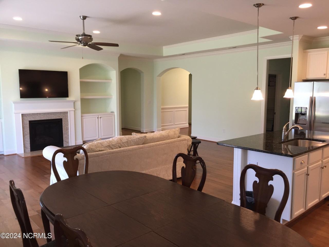 2570 Empie Dr - Photo 7 of 39