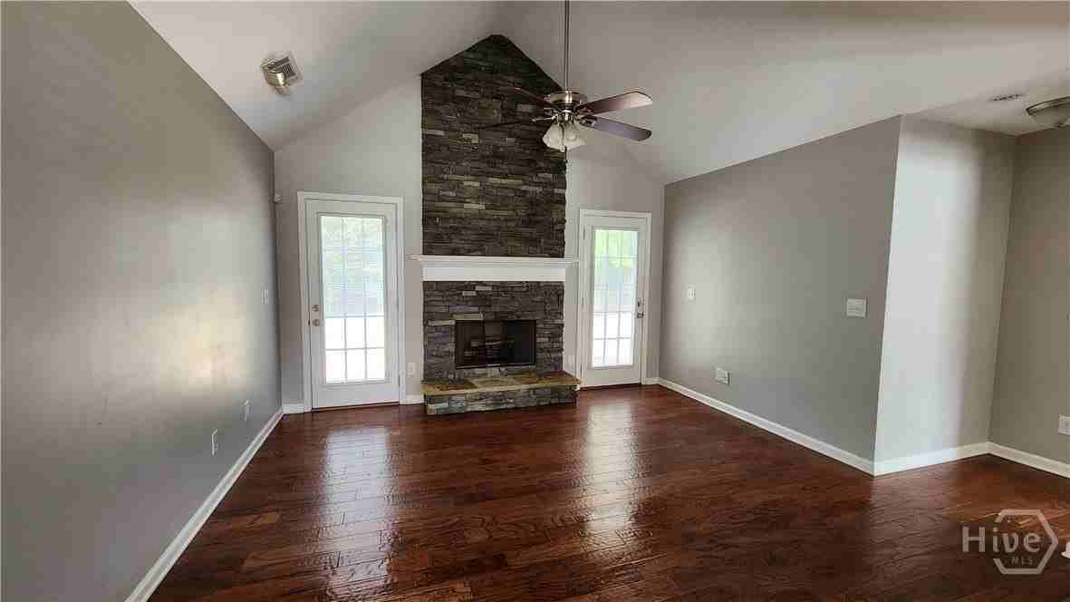 1407 Princeton Dr - Photo 2 of 9