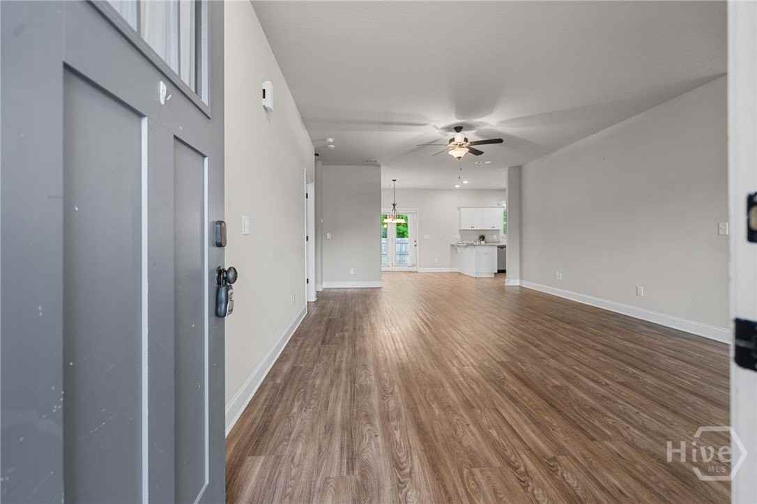 211 Crosswinds Dr - Photo 4 of 48