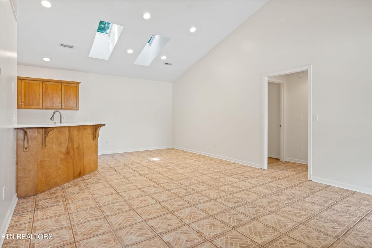 170 Manchester Dr - Photo 6 of 30