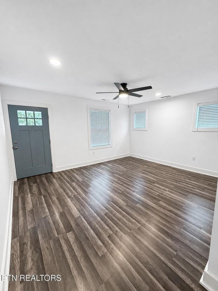 1009 Cedarwood St - Photo 2 of 21