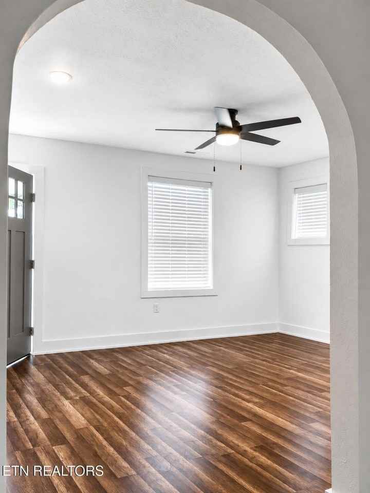 1009 Cedarwood St - Photo 3 of 21