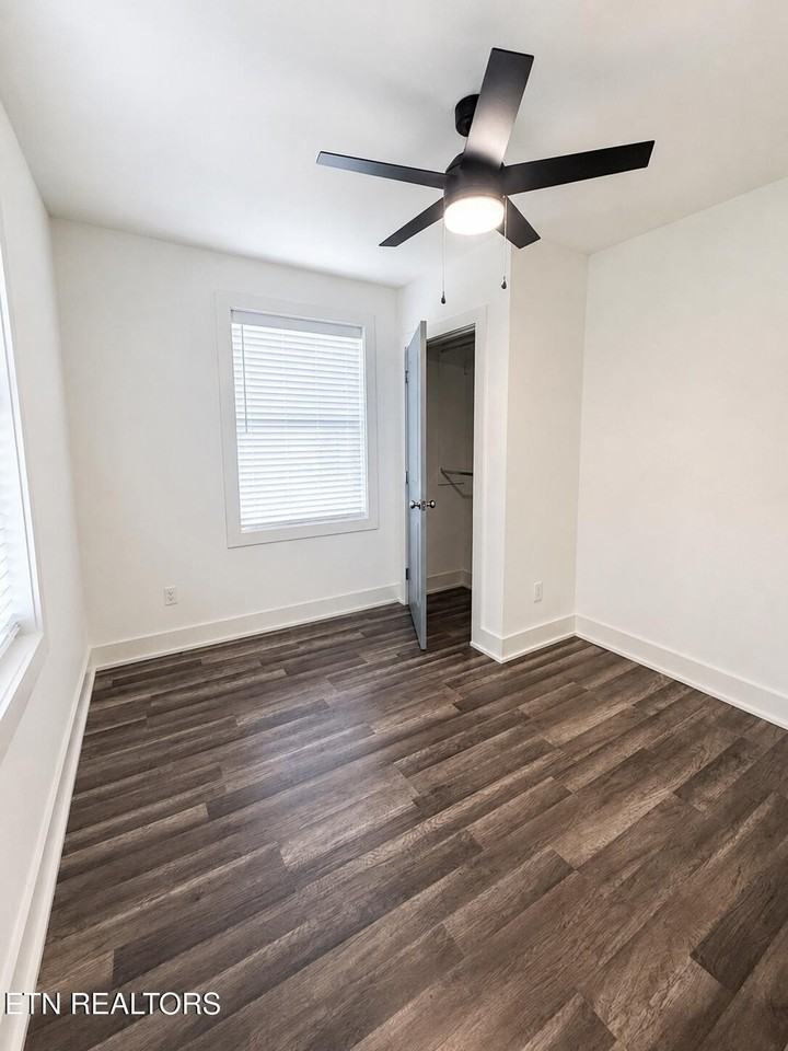 1009 Cedarwood St - Photo 5 of 21