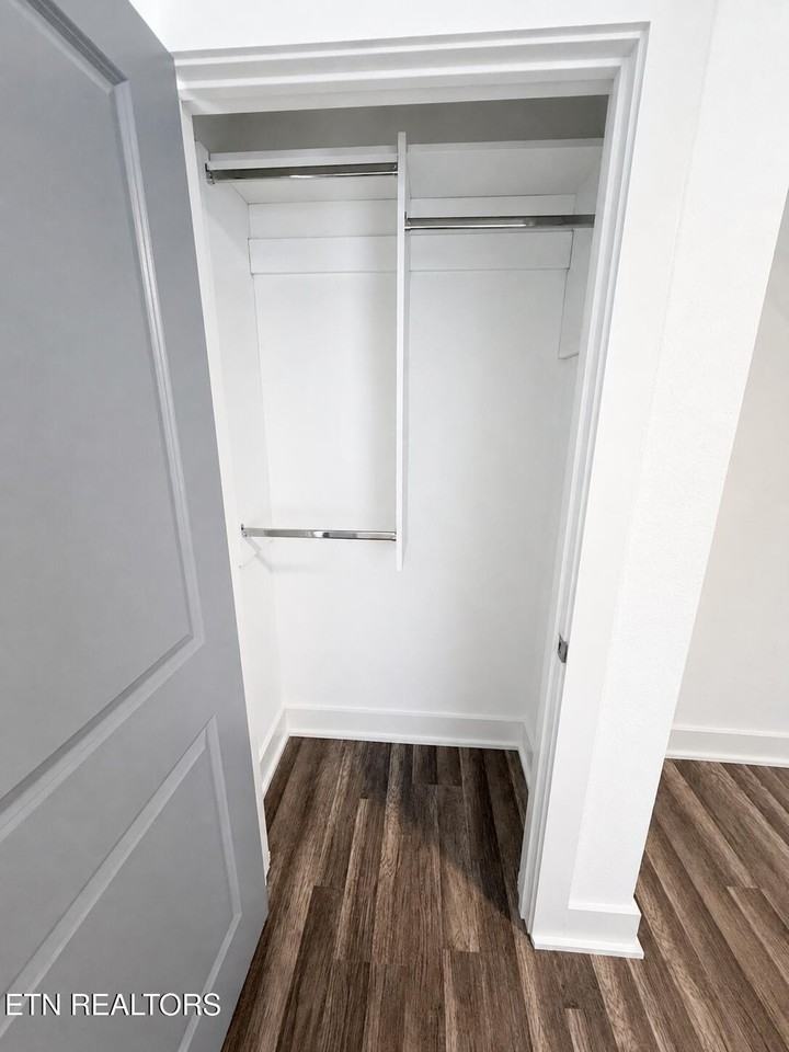 1009 Cedarwood St - Photo 6 of 21