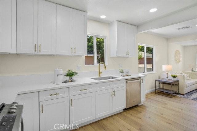 19143 Jovan St - Photo 6 of 8