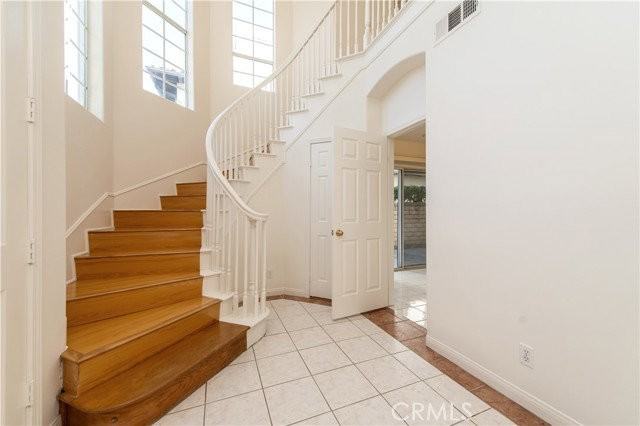 326 Genoa St #A - Photo 3 of 8