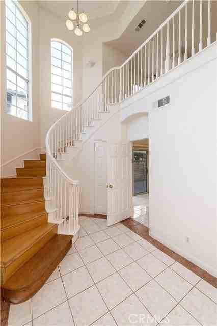 326 Genoa St #A - Photo 4 of 8