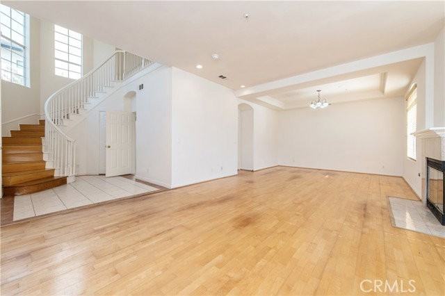 326 Genoa St #A - Photo 5 of 8