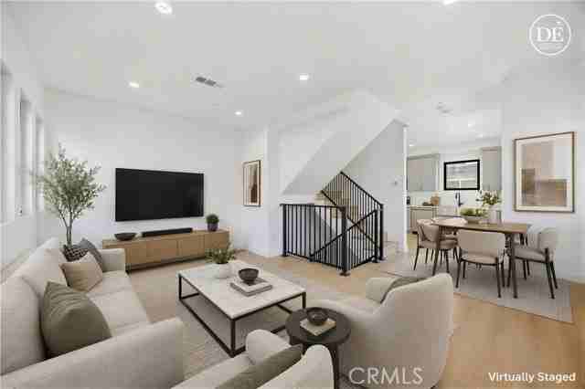 10154 Regent St - Photo 2 of 6