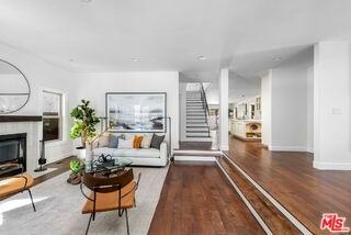 1945 Fairburn Ave - Photo 4 of 8