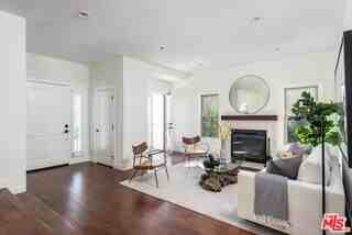 1945 Fairburn Ave - Photo 7 of 8