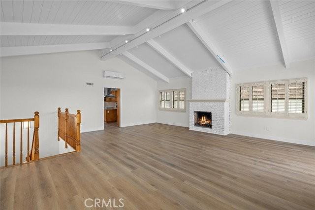 925 Manhattan Ave - Photo 2 of 8