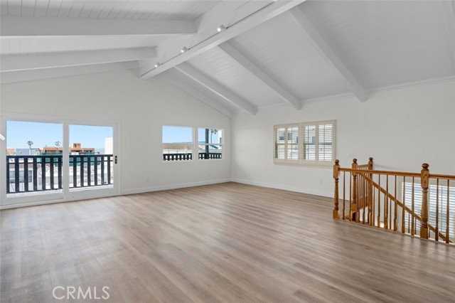 925 Manhattan Ave - Photo 3 of 8