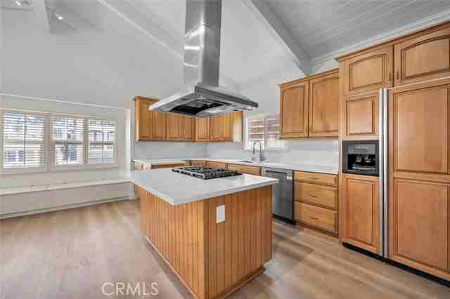 925 Manhattan Ave - Photo 7 of 8