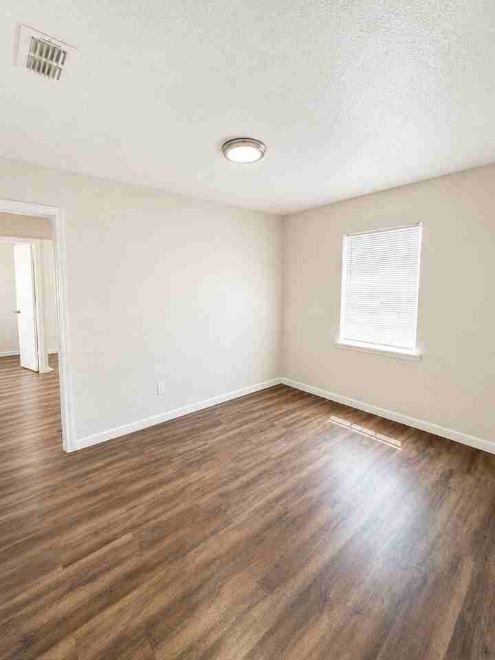 4215 35th St #B - Photo 6 of 6