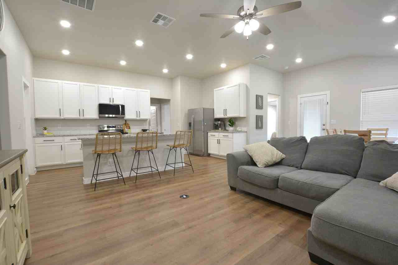 2901 Corpus Ave - Photo 3 of 23