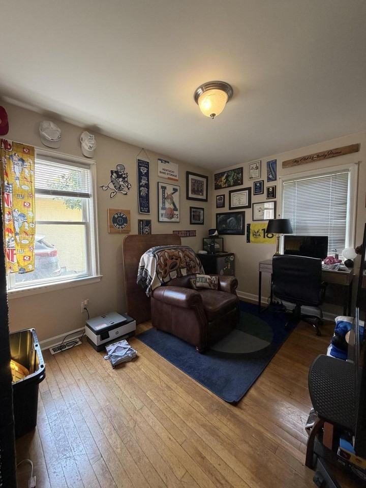 341 Hollyhill Dr - Photo 4 of 15