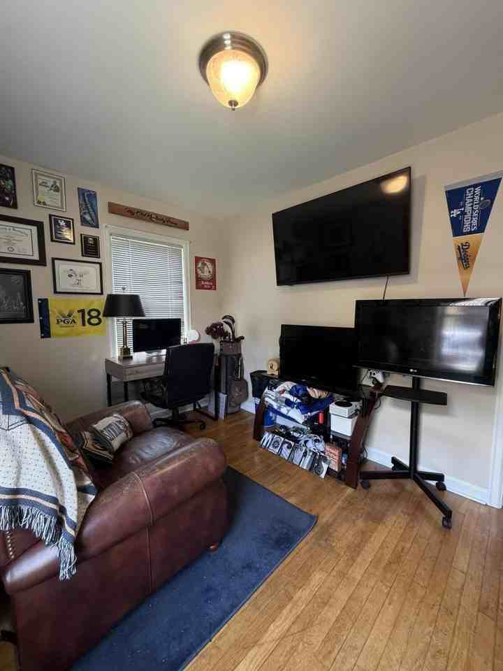 341 Hollyhill Dr - Photo 5 of 15