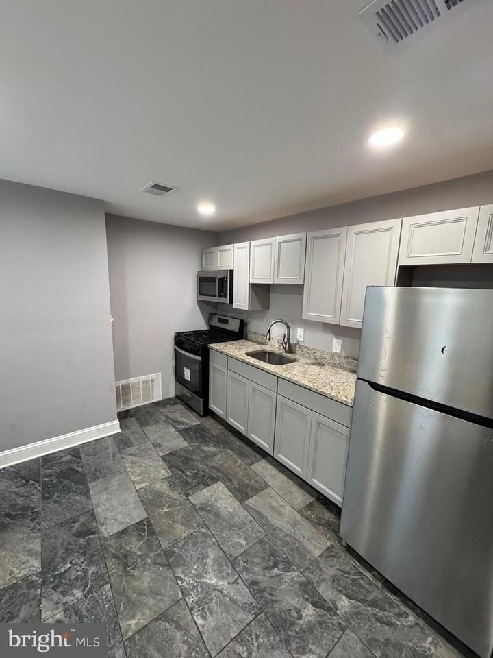 3235 Ely Pl Se - Photo 3 of 7