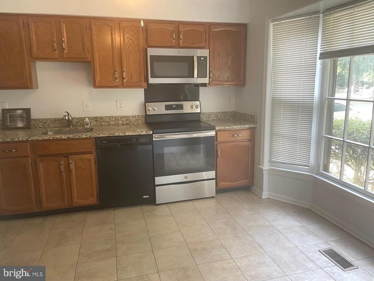 5405 New London Park Dr - Photo 2 of 17
