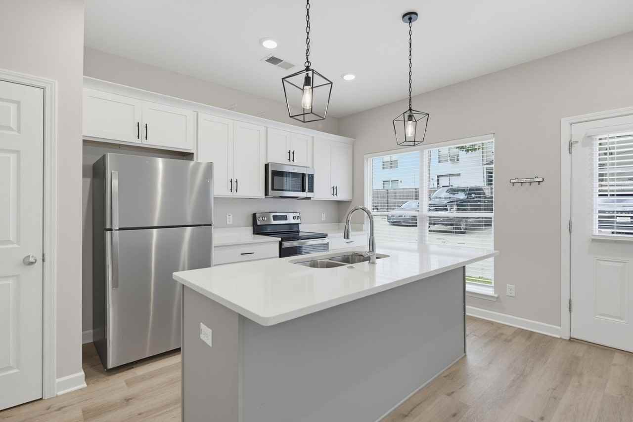 649 Patterson St - Photo 6 of 40