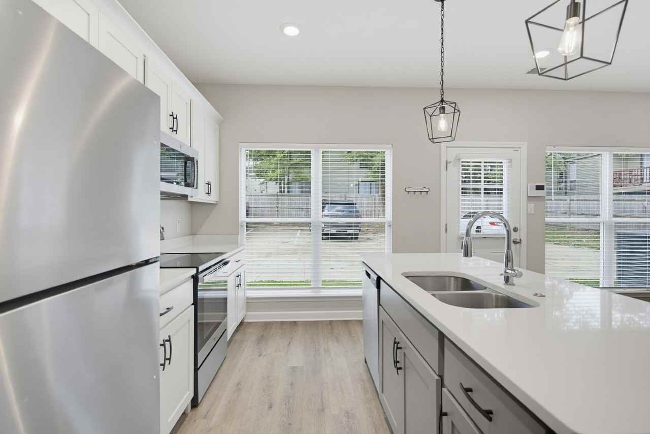 649 Patterson St - Photo 7 of 40