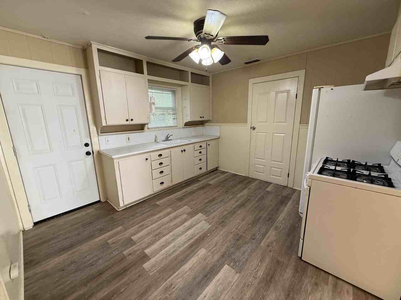 2425 Bolivar St #1 - Photo 4 of 20