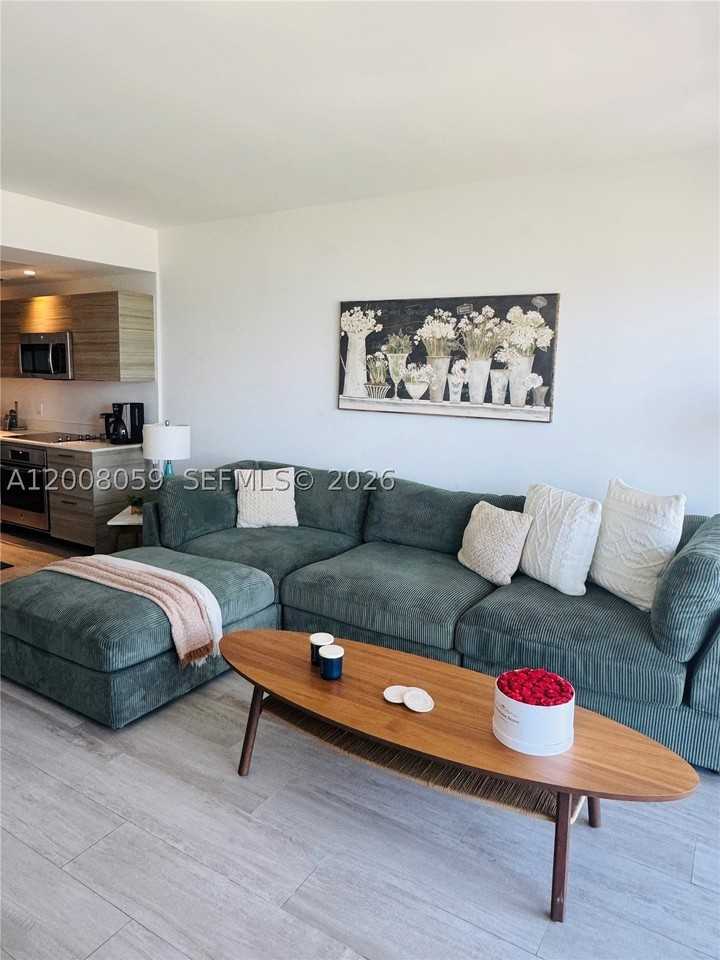121 Ne 34th St #2705