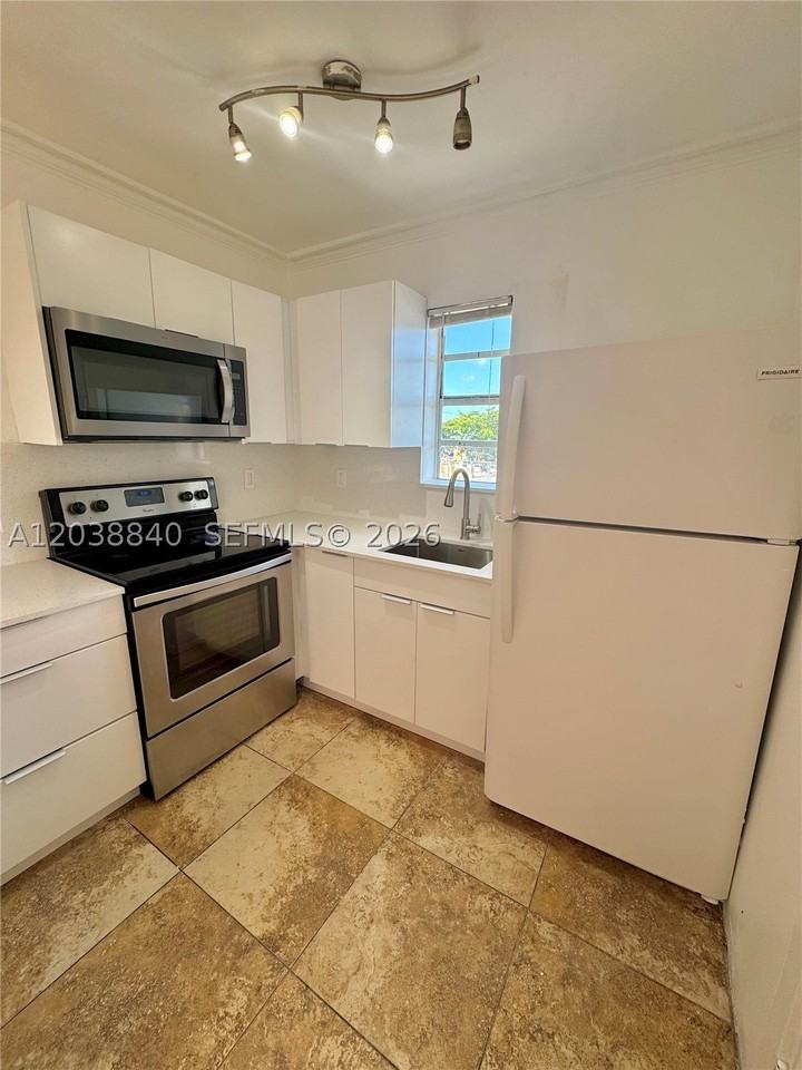 1020 Sw 7th St #9