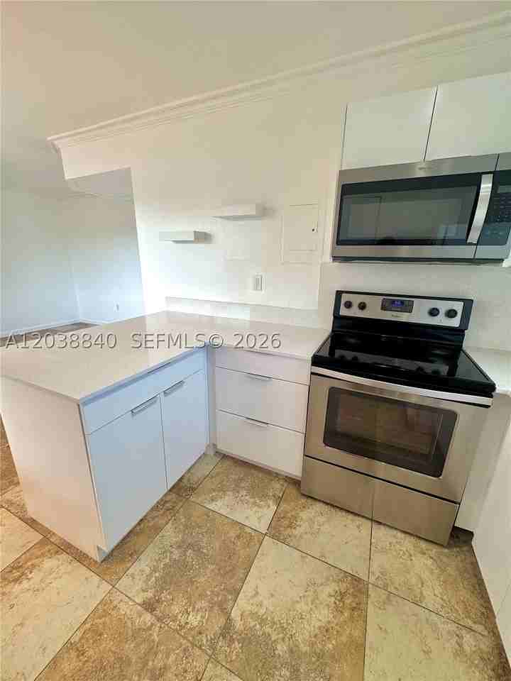 1020 Sw 7th St #9 - Photo 2 of 13