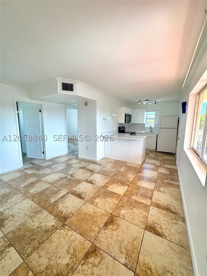 1020 Sw 7th St #9 - Photo 5 of 13