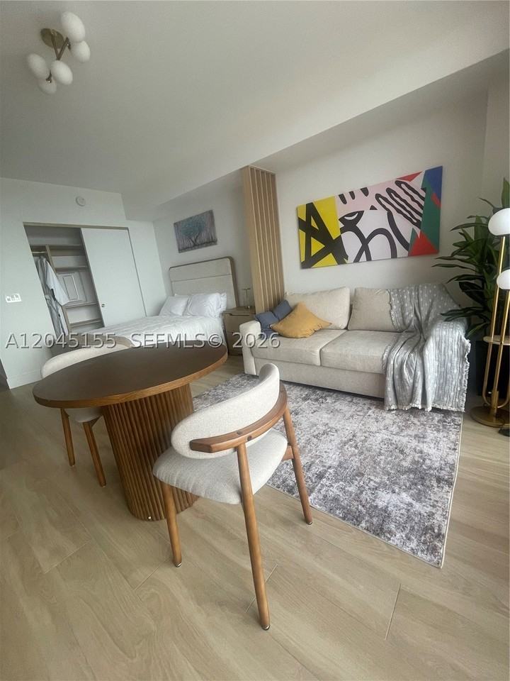 90 Ne 32nd St #819