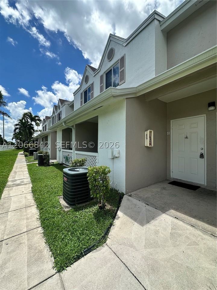 17515 Nw 67th Ct #N22 - Photo 5 of 25